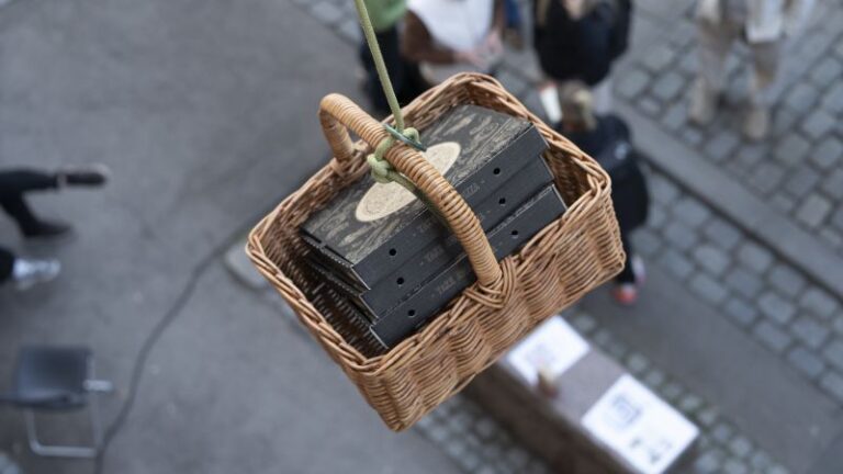 Norwegian Man Transforms Oslo Balcony into Viral Pizza Hub