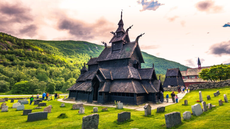 Top 10 Scenic Must-See Attractions in Norway Top 10 Scenic Must-See Attractions in Norway