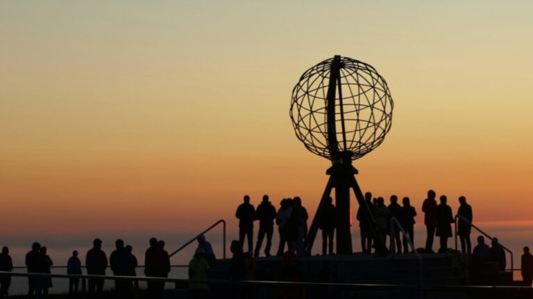 Explore Norway: Tips for Beating Crowds in Peak Season